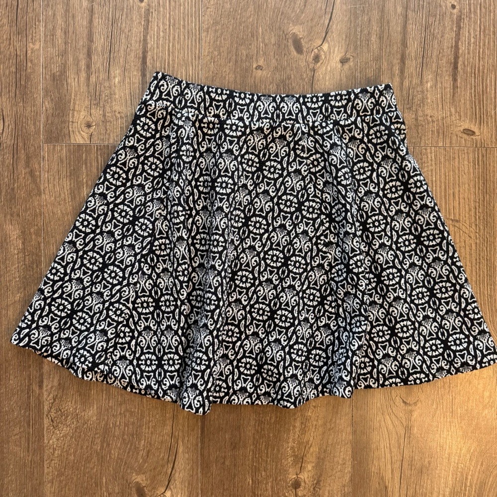Aeropostale Skater Skirt Womens Medium Black White Geometric Damask Mini Stretch - Picture 7 of 8